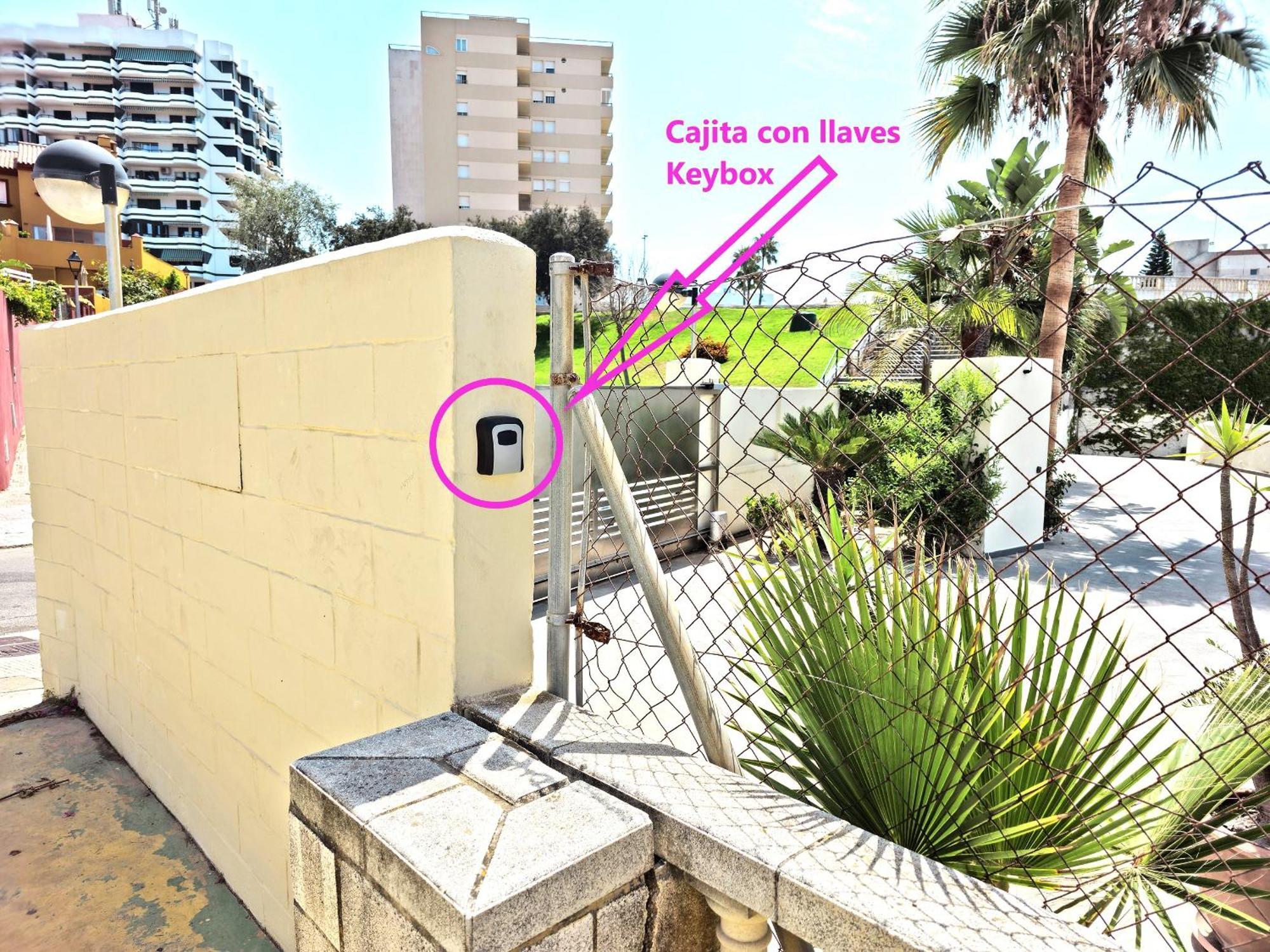 On Beach Deluxe Apartment With Pools And Own Garden El Puerto de Santa Maria Exterior photo